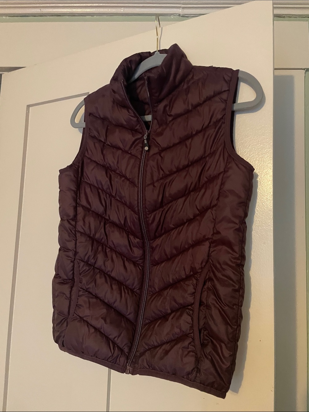 Quilted Sleeveless Puffer Vest in Plum
